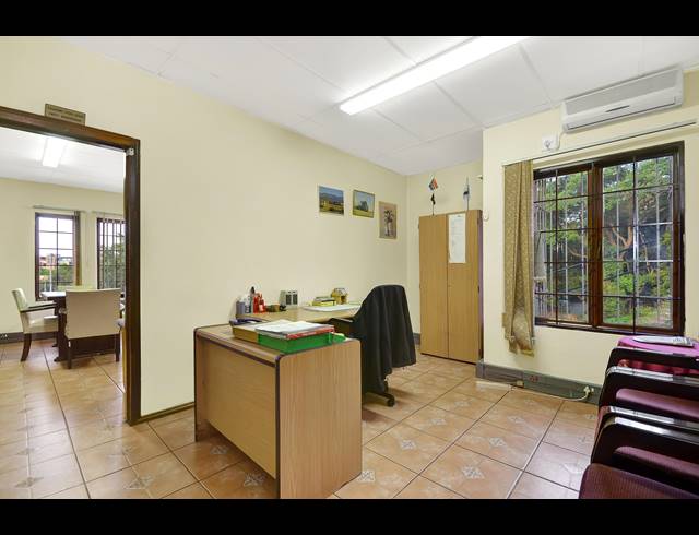 714M² BUSINESS SOLD IN HOUGHTON ESTATE